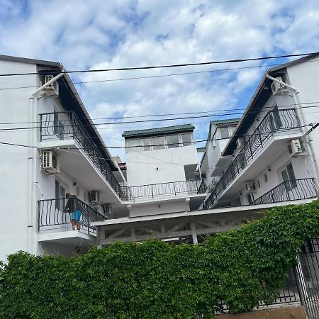 Mario Residence كوستِنيست المظهر الخارجي الصورة